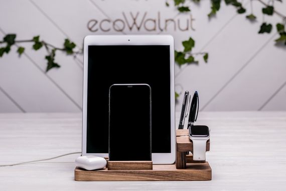 Подставка под гаджеты «iPhone Family»