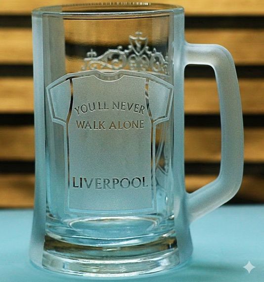 Пивний келих 670 мл Liverpool з гравіюванням подарунок для фаната ФК Ліверпуль футбольний кухоль | Зображення 3