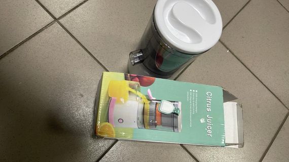 ОЧЕНКА! Акумуляторна соковичавниця Citrus Juicer від USB 0.4 л (Плохе паковання, немає носика 3424) | Зображення 1