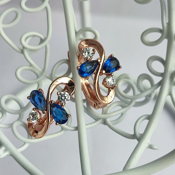 Сережки медицинское золото, розмір 15/10 мм, вага 2,3гр, фіаніт синій | Зображення 1