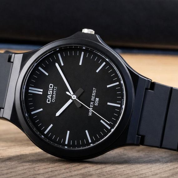 Чоловічий годинник Casio MW-240-1E | Зображення 3