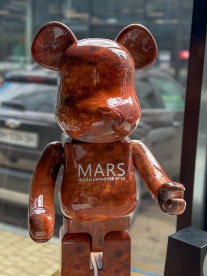 Bearbrick Planet Series Mars дизайнерська статуетка ведмідь Беарбрік 70 см mb001 | Зображення 1