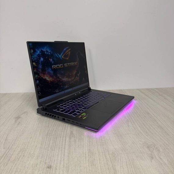 Игровой ноутбук Asus ROG Strix G16 G614PP / 16" (1920x1200) IPS / AMD Ryzen 9 7945HX (16 (32) ядра по 2.5 - 5.4 GHz) / 16 GB DDR5 / 512 GB SSD M.2 / nVidia GeForce RTX 5070, 8 GB GDDR7, 128-bit / WebCam б/у | Зображення 4