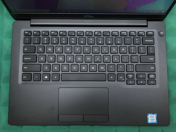 Ультрабук Б-класс Dell Latitude 7400 / 14" (1366x768) TN / Intel Core i5-8265U (4 (8) ядра по 1.6 - 3.9 GHz) / 8 GB DDR4 / 256 GB SSD M.2 / Intel UHD Graphics 620 / WebCam / USB 3.1 / HDMI / Windows 10 лицензия б/у | Зображення 3
