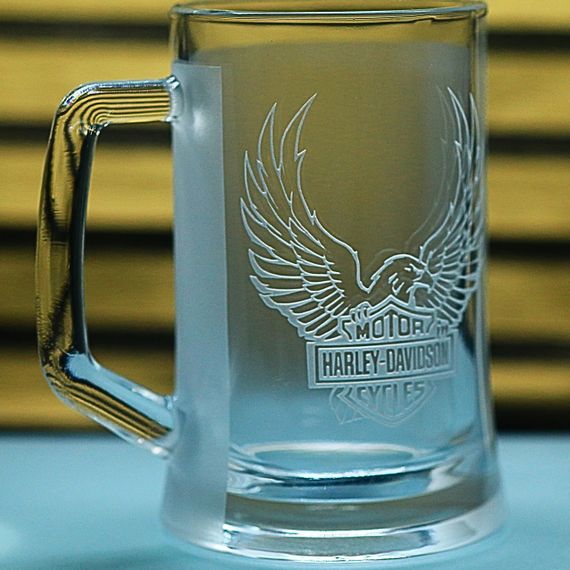 Пивний келих 670 мл з гравіюванням Harley-Davidson для справжнього байкера кухоль з гравіюванням подарунок  Харлей | Зображення 1