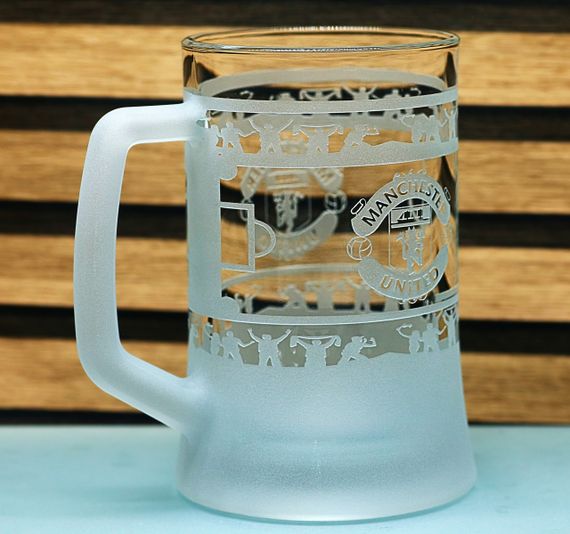 Пивний келих 670 мл ФК Манчестер Юнайтед FC Manchester United з гравіюванням подарунок для фаната   кухоль круговий | Зображення 3