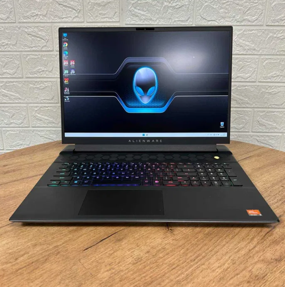 Ноутбук Dell Alienware m18 480Hz Ryzen 9 7945HX 32Gb SSD1Tb RX 7900M 16Gb Б/В