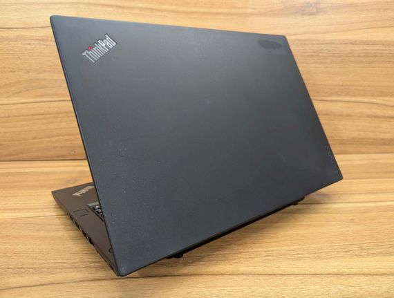 Ультрабук Lenovo ThinkPad T470 / 14" (1920x1080) IPS / Intel Core i5-6300U (2 (4) ядра по 2.4 - 3.0 GHz) / 8 GB DDR4 / 256 GB SSD / Intel HD Graphics 520 / TouchID / Windows 10 б/у + Подарок Флэш-накопитель USB 32 GB | Зображення 6