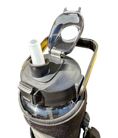 Спортивна пляшка для води 2000 мл у чорному захисному чохлі. Чорна | Зображення 3