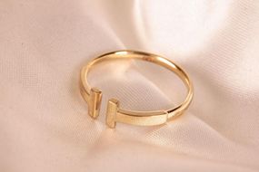 Женское кольцо Tiffany из желтого золота 18.5