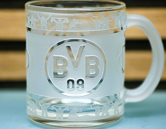 Стеклянная чашка 320 мл ФК Боруссия  Borussia с гравировкой подарок для фаната футбольная кружка круговая | Зображення 1