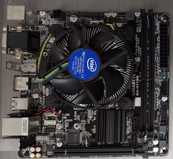Комплект: Материнська плата Gigabyte GA-H110N / Intel Core i3-7100U (2(4) ядра по 2.4 GHz) / Intel HD Graphics 620 / LGA1151 / Кулер б/в | Зображення 1
