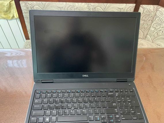 Мобильная рабочая станция Dell Precision 7530 / 15.6" (1920x1080) IPS / Intel Core i7-8750H (6 (12) ядер по 2.2 - 4.1 GHz) / 16 GB DDR4 / 256 GB SSD / nVidia Quadro P2000, 4 GB GDDR5, 128-bit б/у | Зображення 2