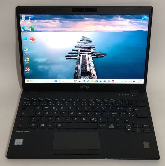 Ультрабук Б-класс Fujitsu LifeBook U939 / 13.3" (1920x1080) IPS / Intel Core i5-8265U (4 (8) ядра по 1.6 - 3.9 GHz) / 16 GB DDR4 / 256 GB SSD / Intel UHD Graphics / WebCam / Win 11 Pro б/у + Подарок Флеш-накопитель Kingston DataTraveler Exodia S 64GB | Зображення 1