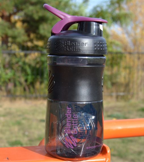 Шейкер спортивний (пляшка) BlenderBottle SportMixer Flip 20oz/590ml Black/Plum | Зображення 3