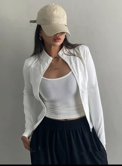 Жіноча спортивна кофта на блискавці та вирізом для пальця колір білий розмір 42/46  SSH684 | Зображення 1