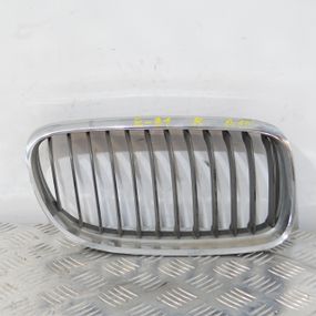Решітка радіатора права BMW E91 2008-2012 рестайлінг Решітка переднього бампера БМВ е91 7201968 51137201968