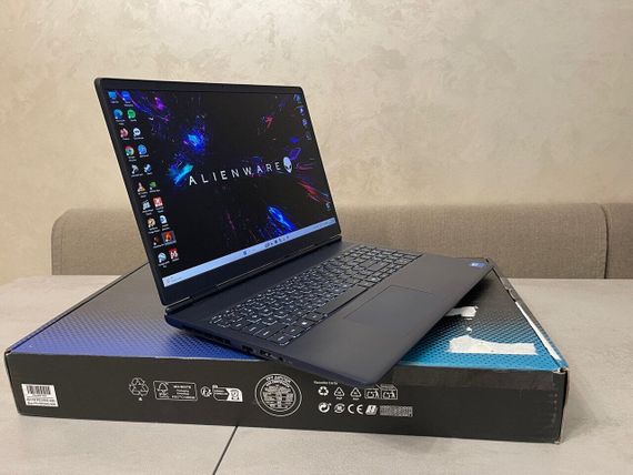 Игровой ноутбук Б-класс Dell Alienware 16 Aurora AC16250 / 16" (2560x1600) IPS / Intel Core 7 240H (10 (16) ядер по 1.8 - 5.2 GHz) / 16 GB DDR5 / 1000 GB SSD M.2 / nVidia GeForce RTX 5060, 8 GB GDDR7, 128-bit / WebCam б/у + Подарок Проводная мышь / USB | Зображення 4