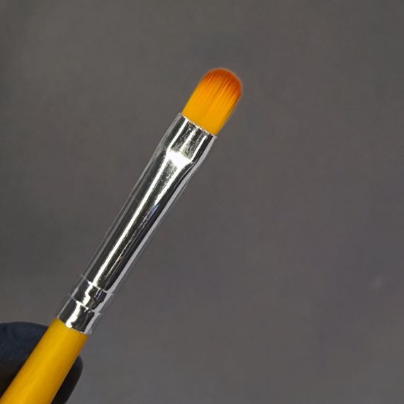 Овальний пензлик OPI №8 з дерев'яною ручкою