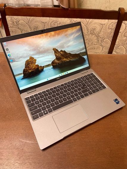 Ноутбук Dell Latitude 5530 / 15.6" (1920x1080) IPS / Intel Core i5-1235U (10 (12) ядер по 1.3 - 4.4 GHz) / 16 GB DDR4 / 512 GB SSD / Intel Iris Xe Graphics / WebCam б/у | Зображення 1