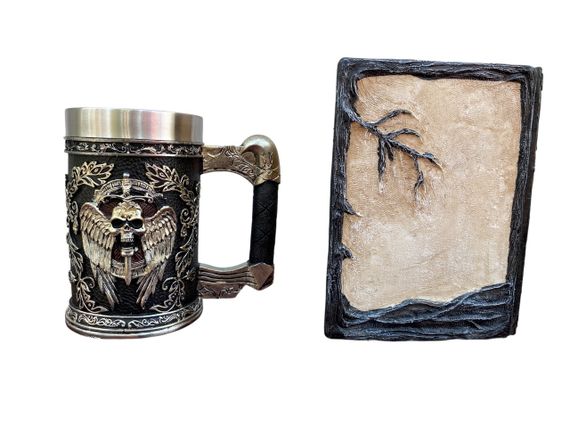 Подарунковий набір Кухоль 3D Меч у Черепі та Блокнот 3D «Тінь Ворона» | Зображення 1