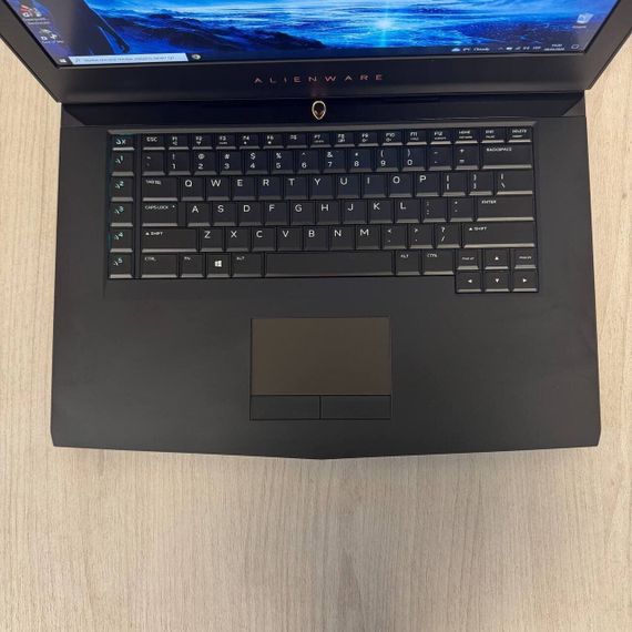 Ігровий ноутбук Dell Alienware 15 R3 / 15.6" (1920x1080) IPS / Intel Core i5-6440HQ (4 ядра по 2.6 - 3.5 GHz) / 8 GB DDR4 / 256 GB SSD / nVidia GeForce GTX 1060, 6 GB GDDR5, 192-bit / WebCam б/в | Зображення 3