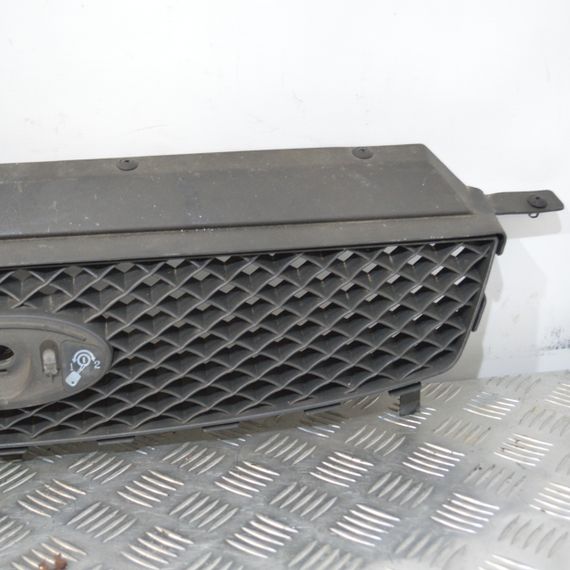 Решітка радіатора Ford Focus C-Max 2003-2007 Решітка бампера Форд Фокус Ц-Макс 3M51R8138 3M51R8138AG | Зображення 3