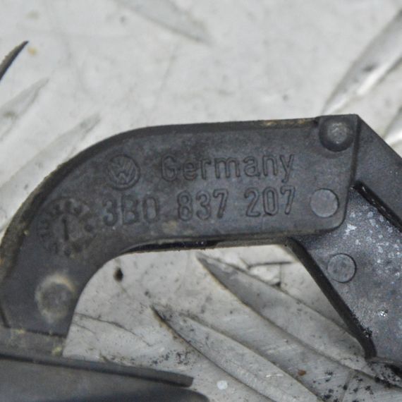 Ручка дверей права Volkswagen Golf IV 1997-2005 зовнішня передня Фольксваген Гольф 4 3B0837207 | Зображення 2