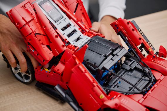 Конструктор LEGO Technic Ferrari Daytona SP3 42143 | Зображення 5