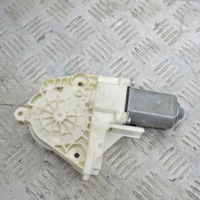 Моторчик склопідйомника передній правий Seat Ibiza III 2002-2009 Моторчик скла правих дверей Сеат 77460157