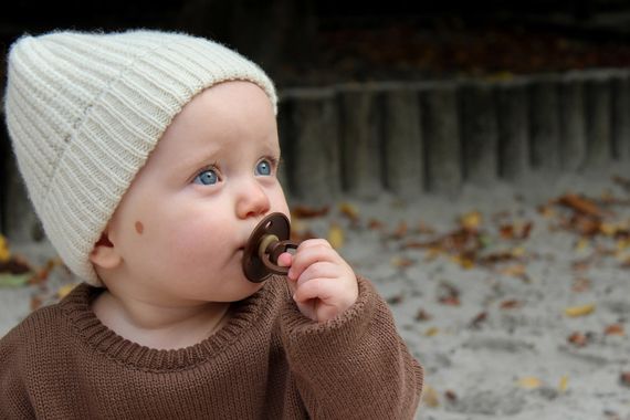 Соска пустушка BIBS Colour Latex кругла Mocha 6-18 міс | Зображення 1