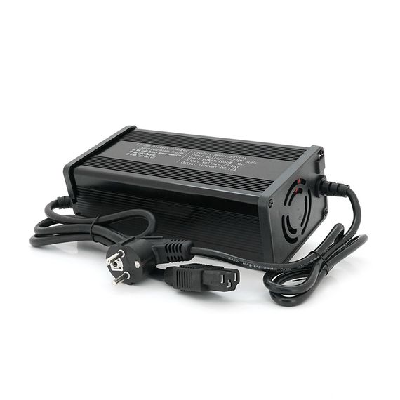 Зарядний пристрій для акумуляторів Li-ion 72V(84V),20S,12A, штекер Triangle plug (T-tipe/IEC/C13 N+L-),  185x88x60mm | Зображення 2