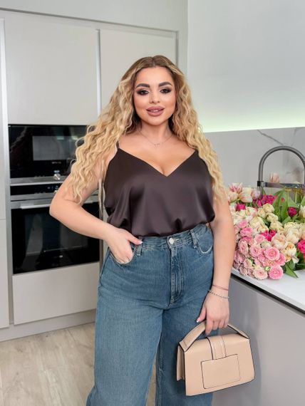 Женская летняя шелковая майка-топ на тонких бретелях BR1581 цвет коричневый, размер 56/58 | Зображення 4