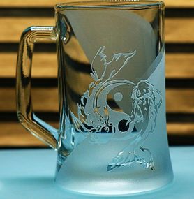 Пивной бокал 670 мл Инь-Янь рыба карп с гравировкой символ гармонии подарок для мужчины