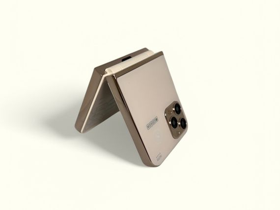 Кнопочный мобильный телефон раскладушка AIEK I15 Max на 4 сим карты Gold | Зображення 1