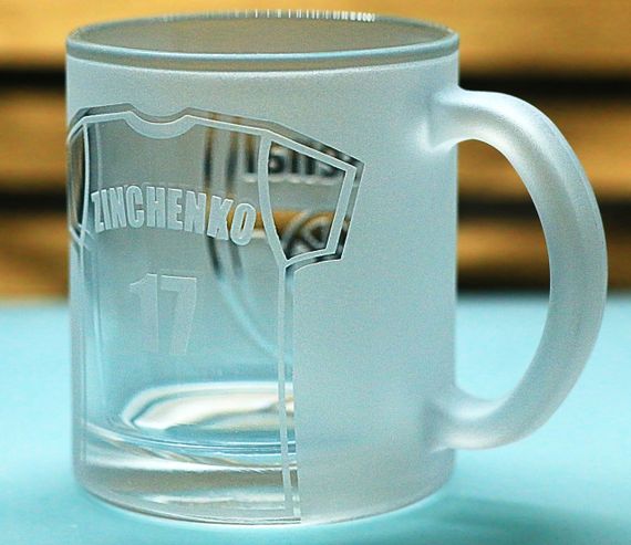 Подарункова скляна чашка для чаю та кави 320 мл з гравіюванням лого ФК Арсенал з номером гравця | Зображення 2