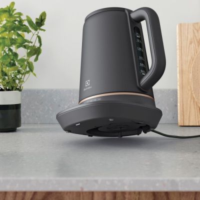 Электрочайник Electrolux E7K1-6BP | Зображення 4