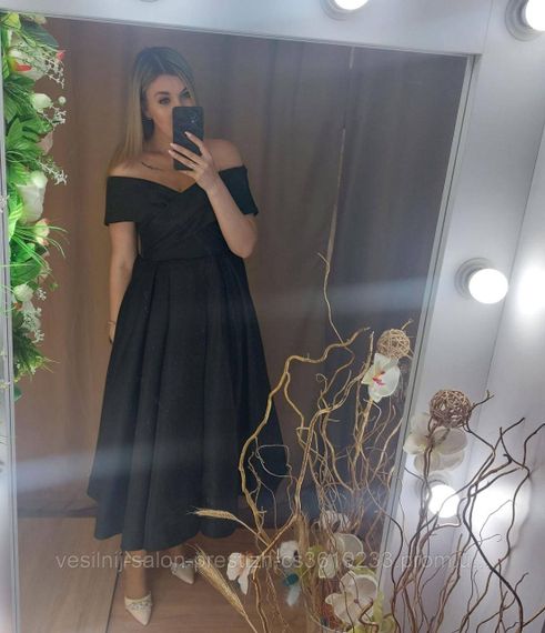 Випускна чорна сукня, довжина міді