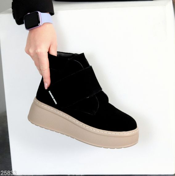 Модні замшеві зимові чорні прошиті черевики на бежевій платформі | Зображення 2