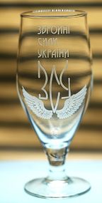 Подарочный бокал для пива на ножке 500 мл  с гравировкой ЗСУ Збройних Сил України подарок военному