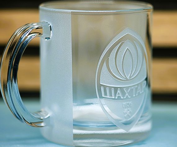 Подарункова скляна чашка для чаю та кави 320 мл з 3Д гравіюванням лого футбольного клуба ФК Шахтар Донецьк 3Д | Зображення 1