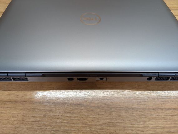Мобільна робоча станція Б-клас Dell Precision 7560 / 15.6" (3840x2160) IPS / Intel Xeon W-11855M (6 (12) ядер по 3.2 - 4.9 GHz) / 32 GB DDR4 / 512 GB SSD / nVidia RTX A4000, 8 GB GDDR6, 256-bit / WebCam / Windows 11 б/в + Подарунок Бездротова миша | Зображення 2