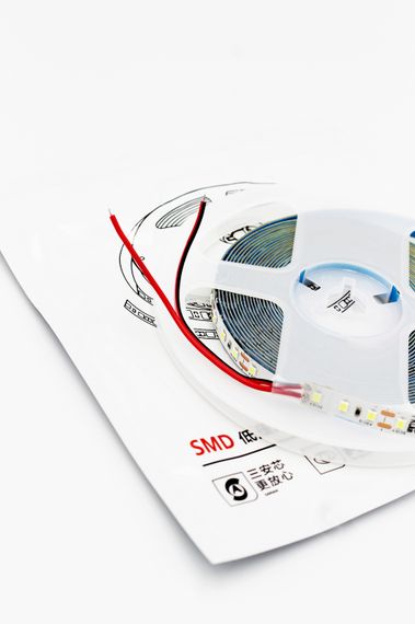Світлодіодна LED стрічка PROLUM™ 12V; 2835\120; IP20; Series "S", Холодний-білий (9000-10000К) | Зображення 4