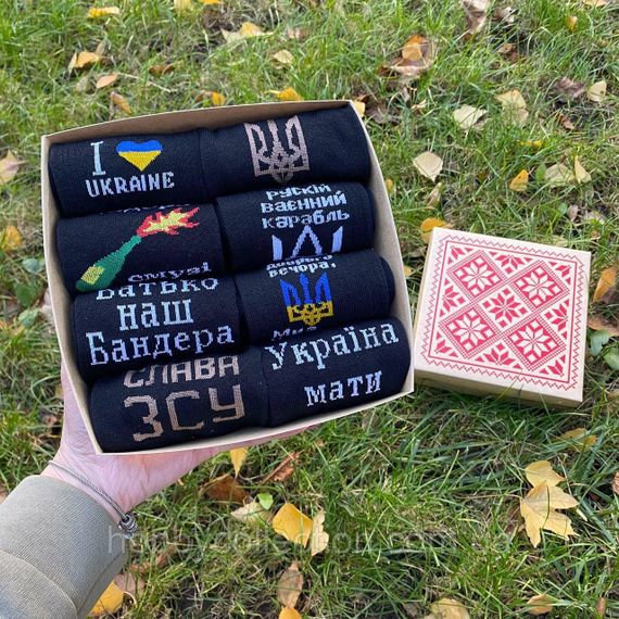 Бокс чоловічих патріотичних шкарпеток 40-45 р на 8 пар у подарунковій коробці | Зображення 8