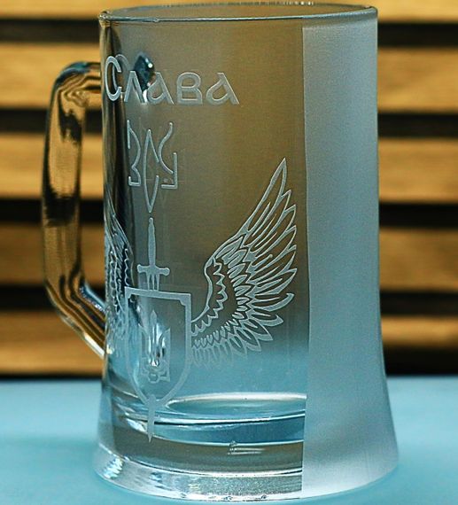 Подарунковий пивний келих  670 мл із піскоструминним гравіюванням Слава ЗСУ | Зображення 2