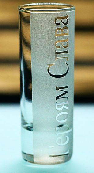 Рюмка 60 мл патриотическая Героям Слава с гравировкой подарок стопка военному патриоту | Зображення 1