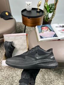 Чоловічі кросівки Air Zoom Winflo 8 Shield All Black Space весна / лето / осень A3644 44 28 см