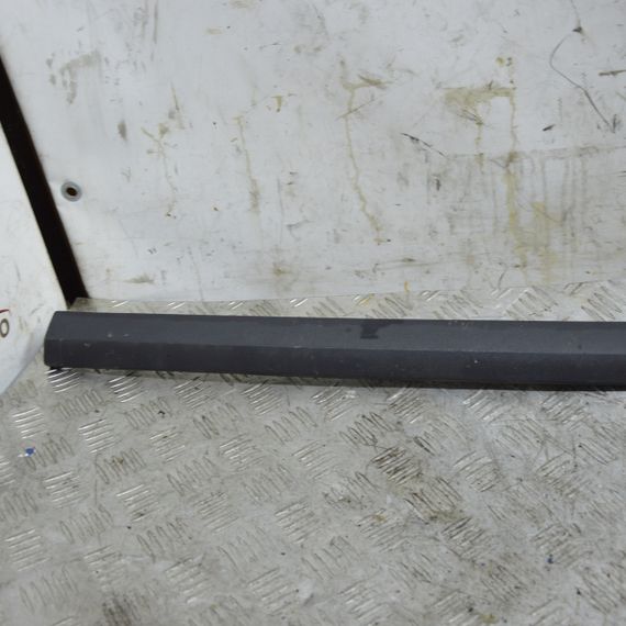 Накладка передніх правих дверей низ Volvo V50 S40 2003-2012 Молдинг передніх правих дверей Вольво В50 30661448 | Зображення 2