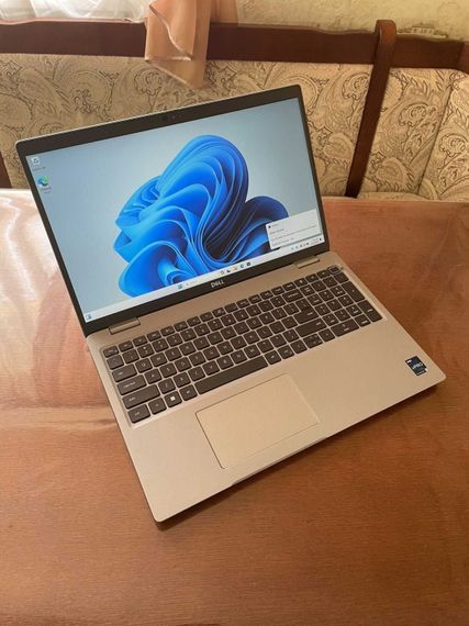 Мобильная рабочая станция Dell Precision 3571 / 15.6" (1920x1080) IPS / Intel Core i7-12800H (14 (20) ядер по 3.7 - 4.8 GHz) / 16 GB DDR5 / 512 GB SSD / nVidia RTX A1000, 4 GB GDDR6, 128-bit / WebCam б/у | Зображення 1