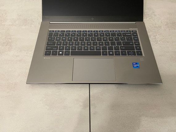 Мобильная рабочая станция HP ZBook Studio 15 G8 / 15.6" (1920x1080) IPS / Intel Core i7-11800H (8 (16) ядер по 4.6 GHz) / 32 GB DDR4 / 1000 GB SSD M.2 / nVidia RTX A3000, 6 GB GDDR6, 192-bit / WebCam / Fingerprint б/у + Подарок Проводная мышь / USB | Зображення 3